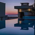 Apartment With Private Pool \